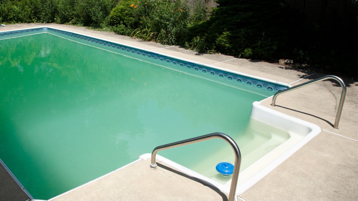 Wann ist eine Schockchlorung im Pool notwendig und wie wird sie durchgeführt? Alles Wichtige zusammengefasst!
